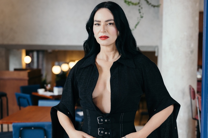 H Ζενεβιέβ Μαζαρί είναι μια καθόλου «ζεν» Χιονάτη που δεν τη νοιάζει αν τη γουστάρεις