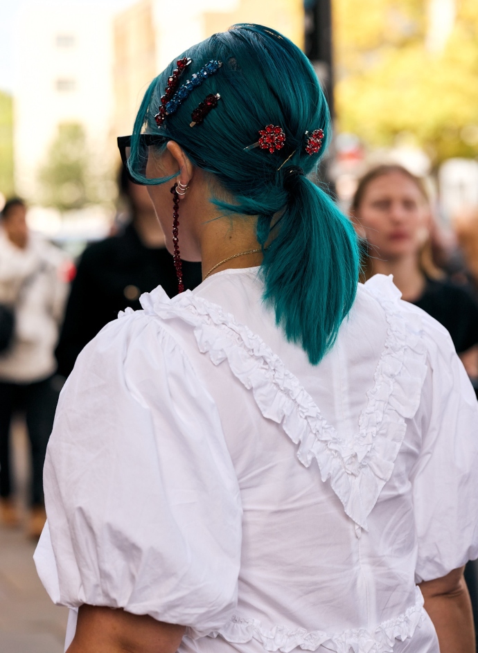 Τα πιο ωραία αξεσουάρ μαλλιών στο street style του Λονδίνου