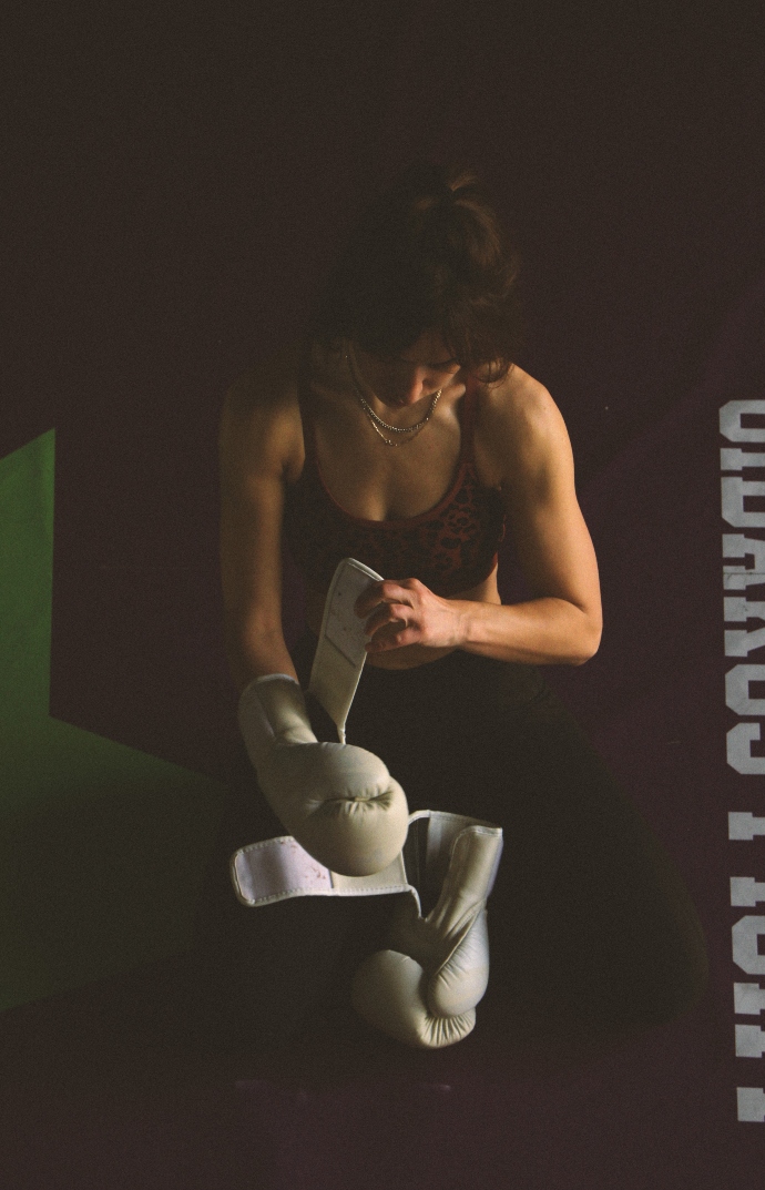 Andy Η ιστορία μιας μποξέρ: Η Gen Z στο καναβάτσο του πένθους