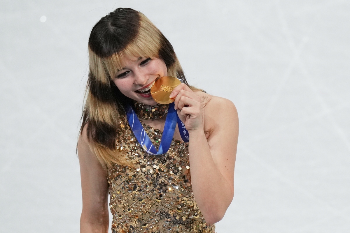 Alysa Liu: 7 πράγματα που δεν ξέρεις για το «χρυσό κορίτσι» που έσπασε την κατάρα 24 ετών στους Χειμερινούς Ολυμπιακούς