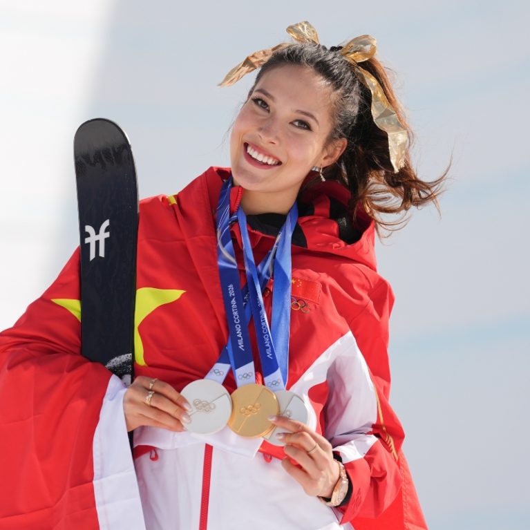 Ρώτησαν την Eileen Gu αν σκέφτεται πριν μιλήσει και εκείνη απάντησε με masterclass νοημοσύνης