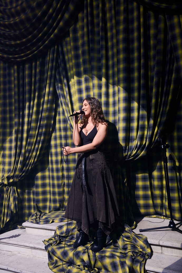 lenn Martens X H&M: Ζήσαμε την απόλυτη βραδιά εκκεντρικής βρετανικής φινέτσας στη Βαρσοβία