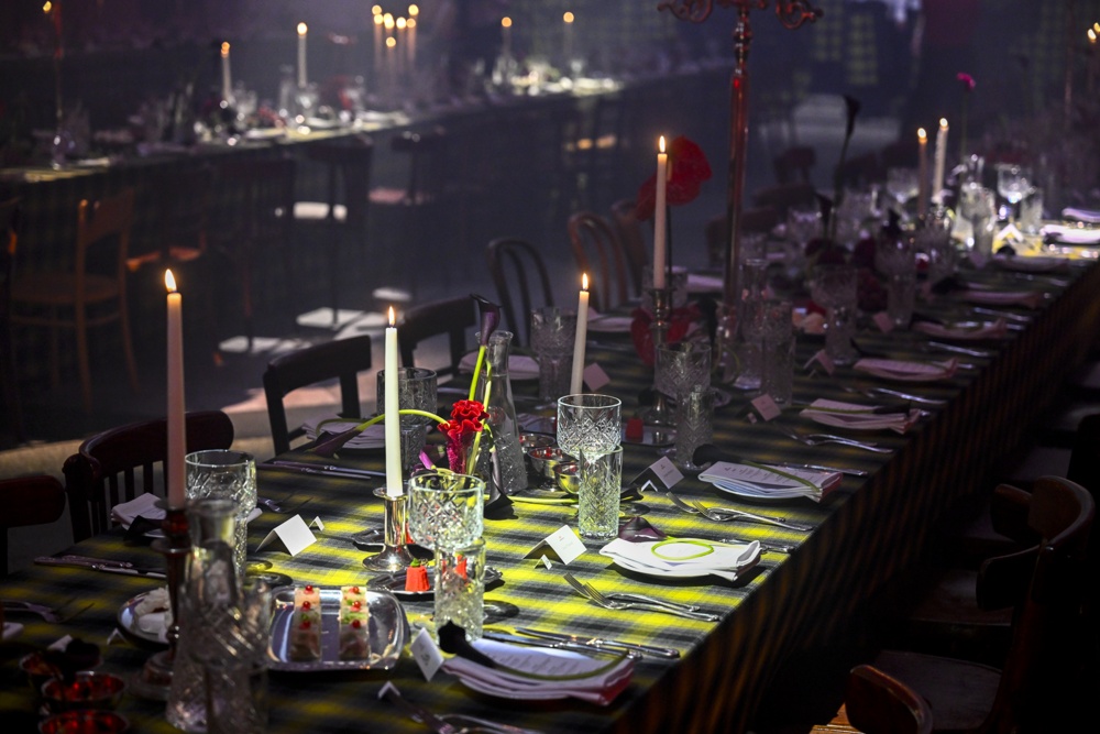 lenn Martens X H&M: Ζήσαμε την απόλυτη βραδιά εκκεντρικής βρετανικής φινέτσας στη Βαρσοβία