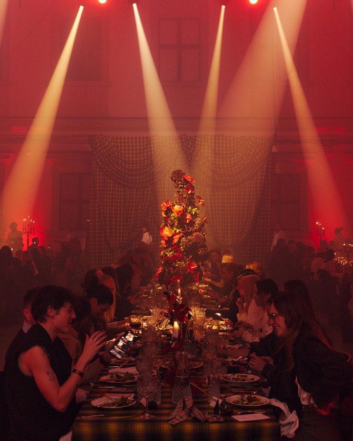 lenn Martens X H&M: Ζήσαμε την απόλυτη βραδιά εκκεντρικής βρετανικής φινέτσας στη Βαρσοβία