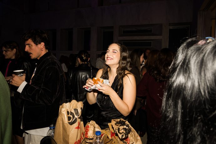 (native ετοιμο) Τα Goody's Burger House έδωσαν την πιο 00s γεύση στο πάρτι της χρονιάς