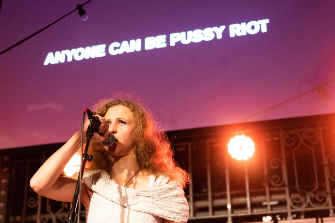 14 χρόνια τώρα οι Pussy Riot κρατούν τη φλόγα της αντίστασης αναμμένη. Και με το παραπάνω