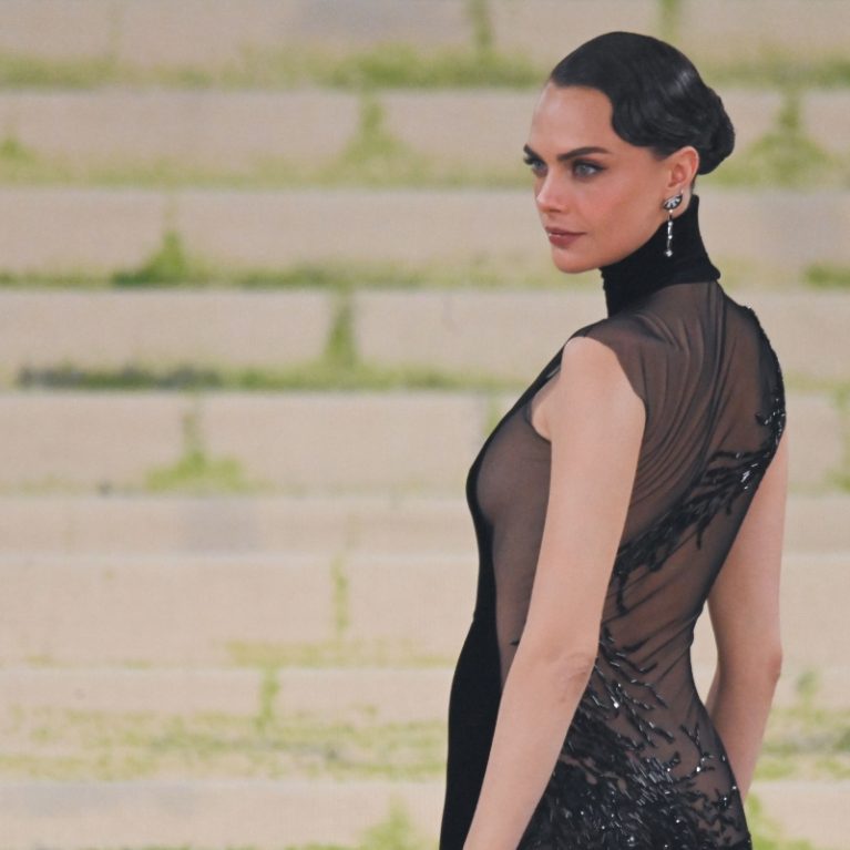 Η Cara Delevingne γράφει ιστορία: Η πρώτη ανοιχτά λεσβία στο εξώφυλλο του Playboy
