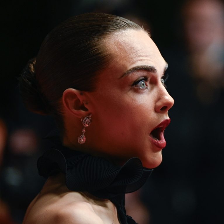 Cara Delevingne: Το χειρότερο ραντεβού της ζωής της σε «καταστροφικό» λεσβιακό sex party