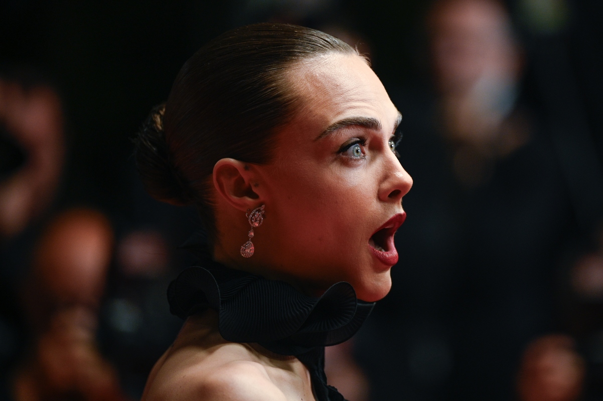 Cara Delevingne: Το χειρότερο ραντεβού της ζωής της ήταν σε ένα «καταστροφικό» λεσβιακό sex party