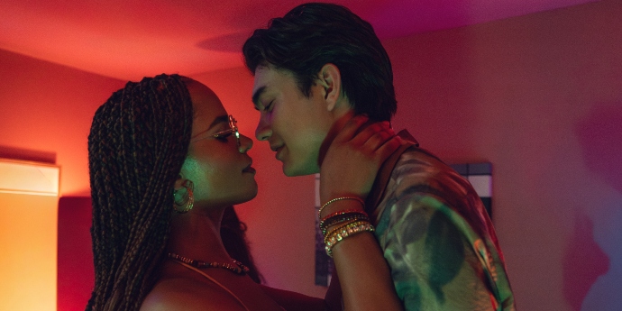 6 must-see κυκλοφορίες στο Netflix για τα καυτά βράδια του Ιουλίου