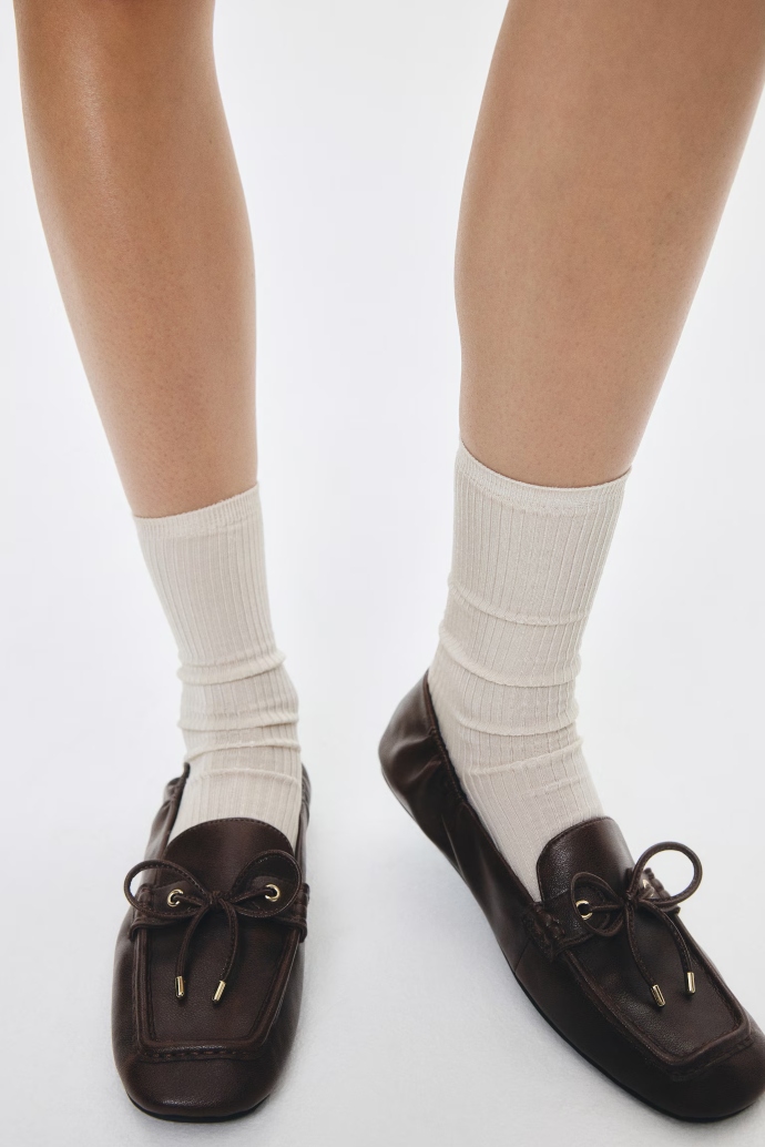 μοκασίνια με λάστιχο στο πίσω μέρος