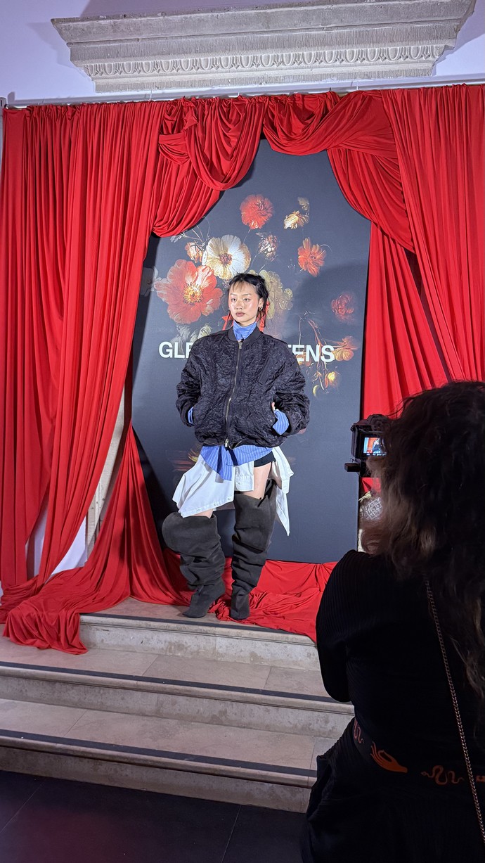 lenn Martens X H&M: Ζήσαμε την απόλυτη βραδιά εκκεντρικής βρετανικής φινέτσας στη Βαρσοβία