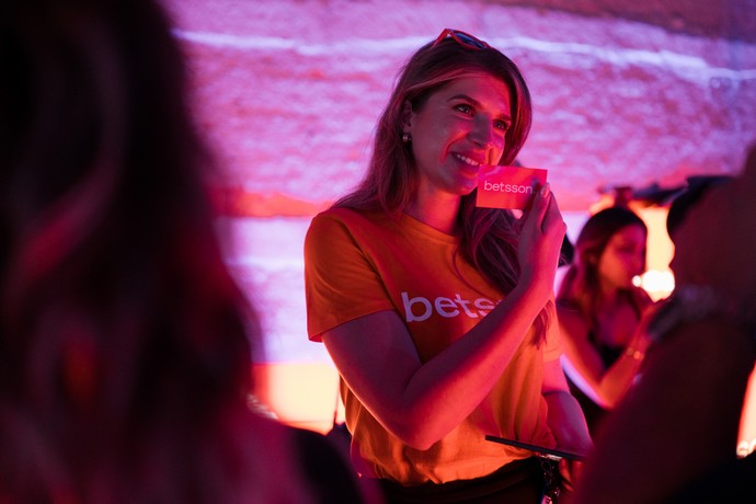 LadyLike Oneman Party Bettson