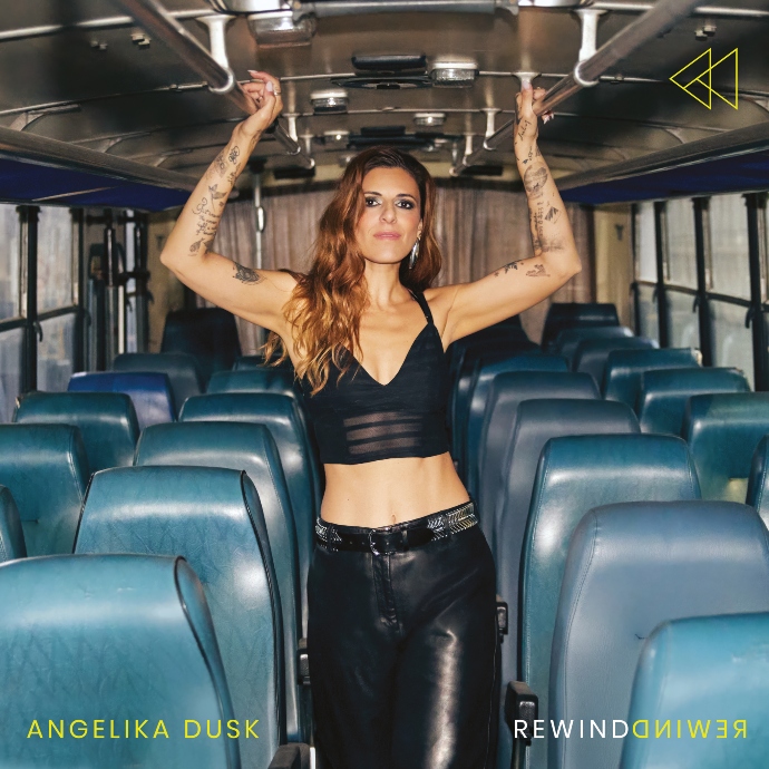 Είδα την Angelika Dusk να κάνει REWIND στα 80s και κανένας δεν τη σταμάτα
