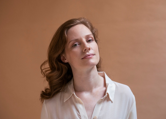 Tosca Opdam: Η γυναίκα πίσω από το Athens International Music Festival μάς μαθαίνει να ακούμε κλασική μουσική με class