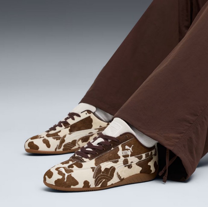 Sneakers σε cow print