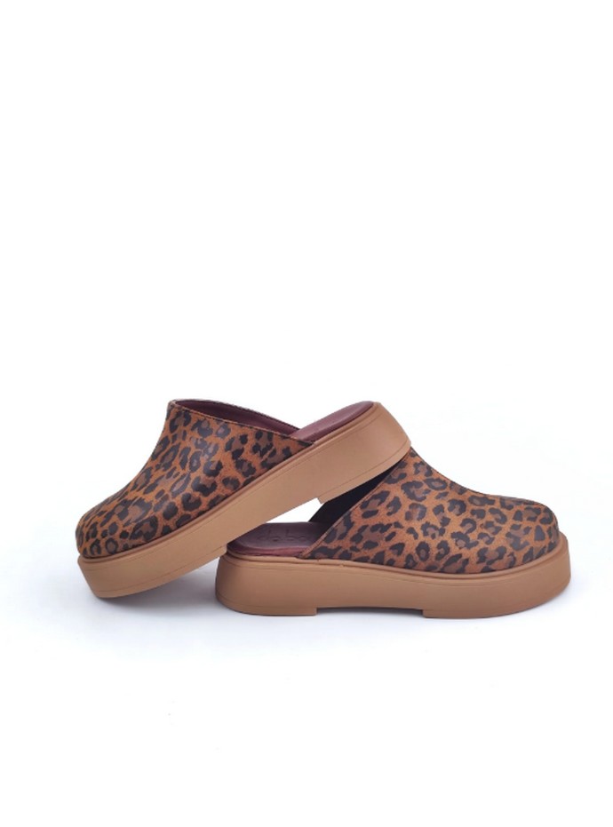 Clogs με παχιά σόλα