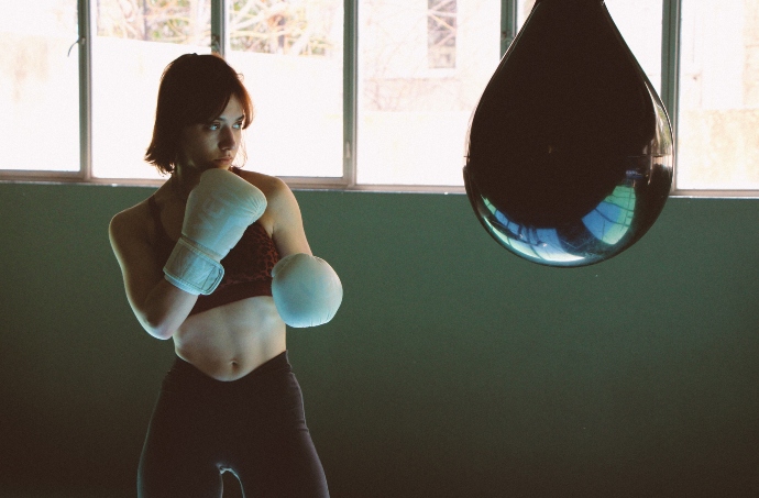 παραστάσεις γυναίκα στο επίκεντρο