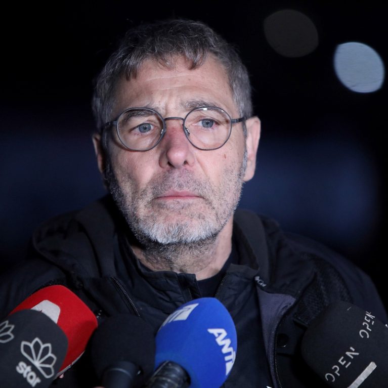 8 Έλληνες και ξένοι διάσημοι που πιστεύουν (πολύ) στον Θεό και το λένε σε κάθε ευκαιρία