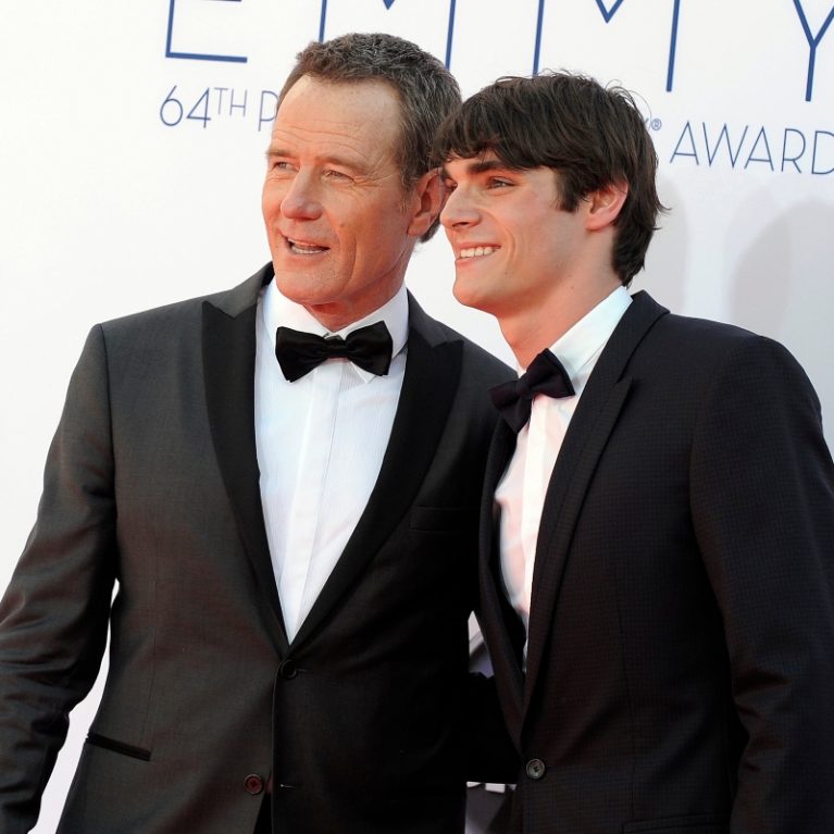 RJ Mitte: Πέθανε ο «γιος» του Breaking Bad στα 34. Το αντίο του Bryan Cranston και 5 πράγματα που δεν ήξερες