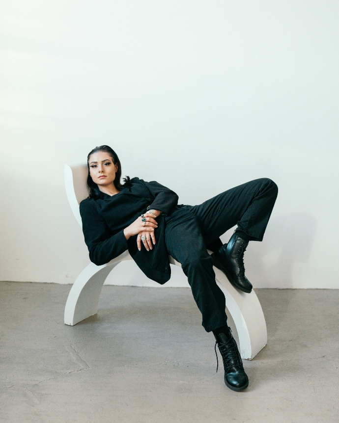 Άδειασε η κοινωνική σου μπαταρία; 4 τρόποι να συνέλθεις μετά από έντονο socializing