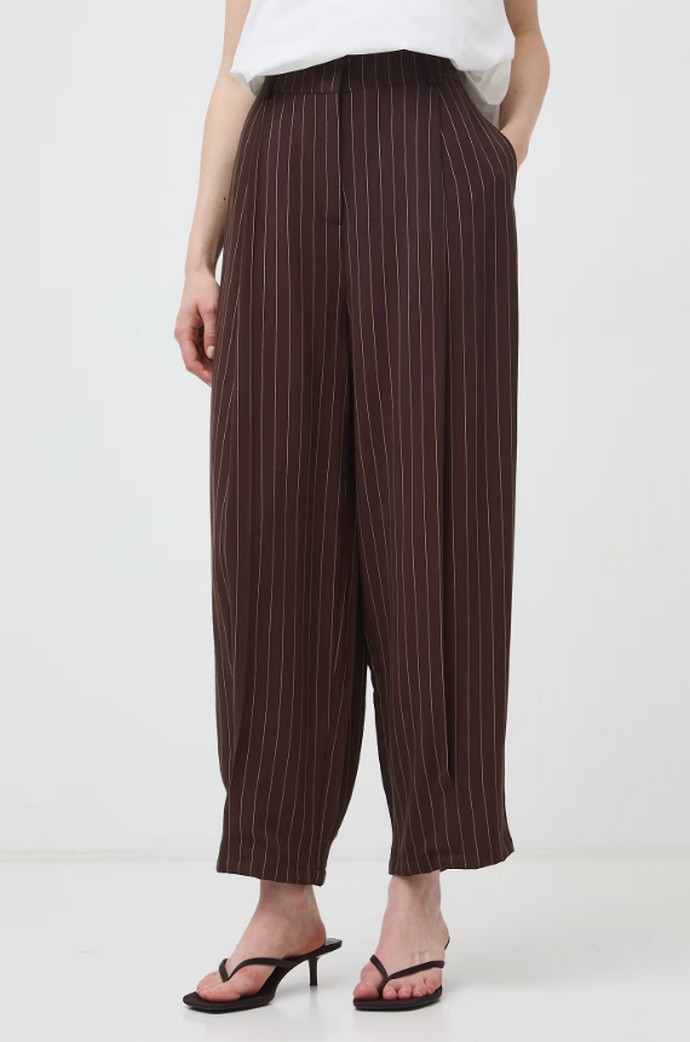 Pinstriped παντελόνι