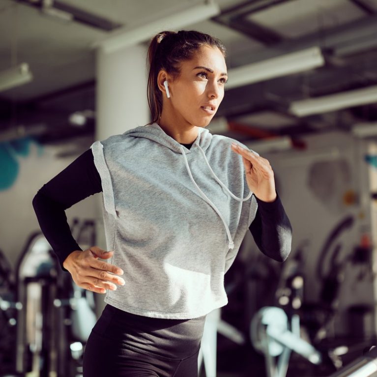 Cardio ή  βάρη: Τι είναι τελικά καλύτερο για γρήγορη καύση λίπους;