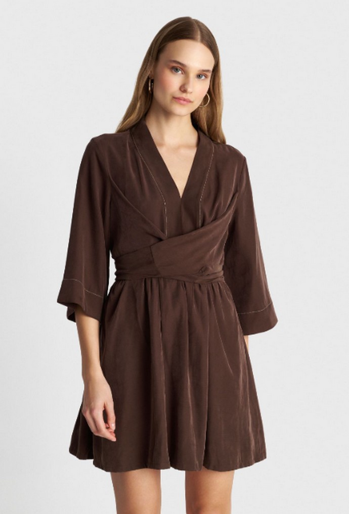 Φόρεμα με δέσιμο