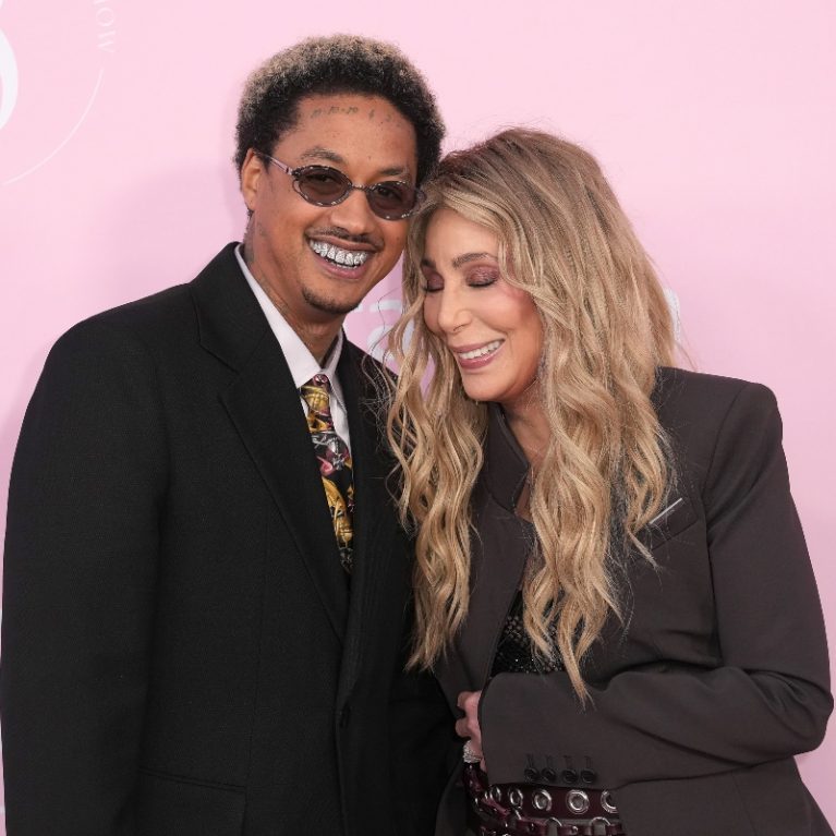 5 διάσημες που ερωτεύτηκαν πολύ νεότερους άντρες