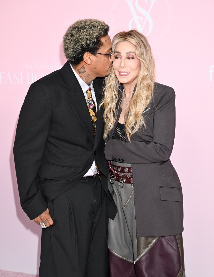 διάσημες που ερωτεύτηκαν νεότερους