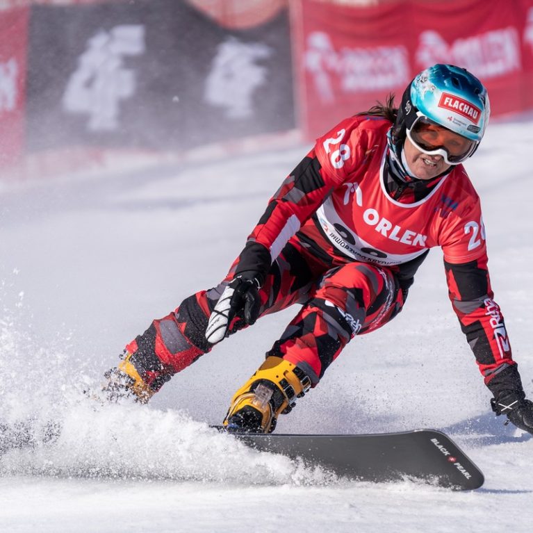 Χειμερινοί Ολυμπιακοί: Η 52χρονη snowboarder Claudia Riegler απέδειξε ότι ο ηλικιακός ρατσισμός δεν την αγγίζει