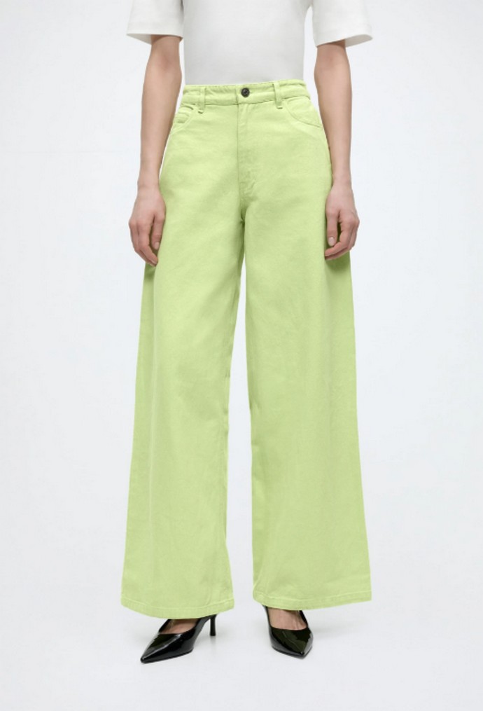 Τζιν σε φαρδιά γραμμή