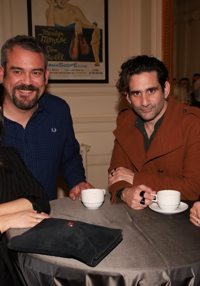 12 ξένοι και Έλληνες celebrities που υπήρξαν συγκάτοικοι