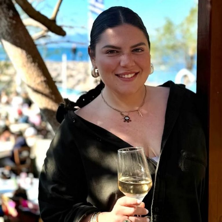 Δανάη Μπάρκα: Η αγκαλιά με τον σύντροφό της σε βραδινή τους έξοδο