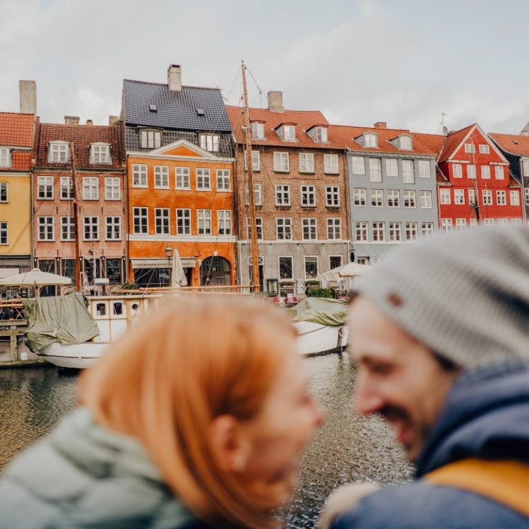 Οι Δανοί επικαλούνται το δικαίωμα της σεξουαλικής απόλαυσης και παραδίδουν μαθήματα στους Έλληνες