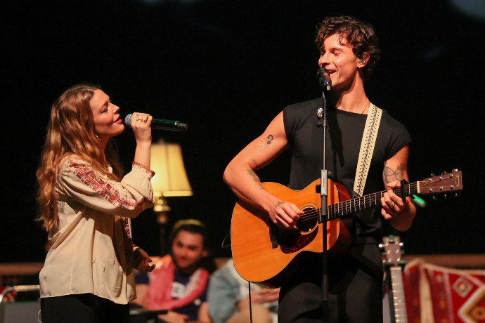 Artists for Aid: Καλλιτέχνες ένωσαν τις φωνές τους για τα παιδιά της Παλαιστίνη και του Σουδάν