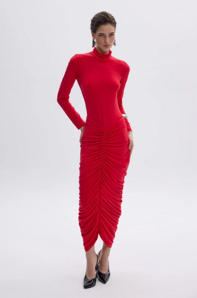 Φόρεμα με σούρες