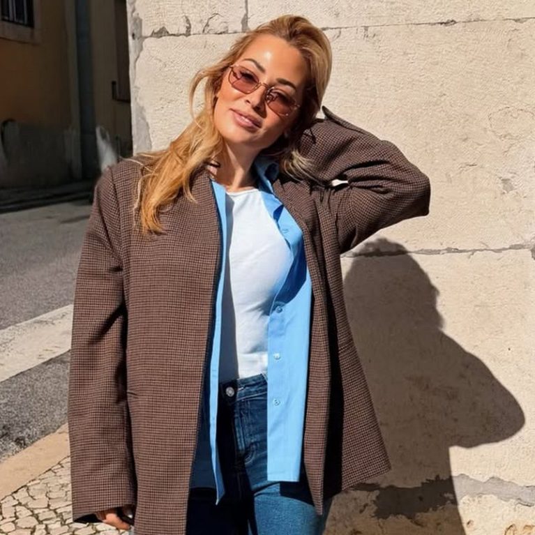 Ελένη Βουλγαράκη: Με το μαγιό της για πικνίκ σε παραλία της Πορτογαλίας. Summer is here