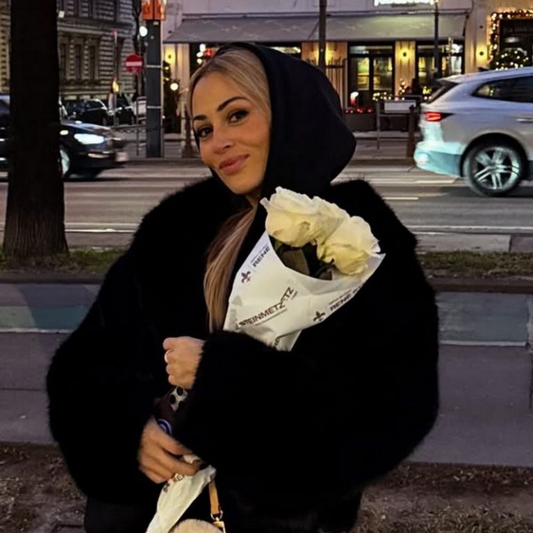 Ελένη Βουλγαράκη: Χριστούγεννα στην αγκαλιά του Φώτη Ιωαννίδη στη Λισαβόνα