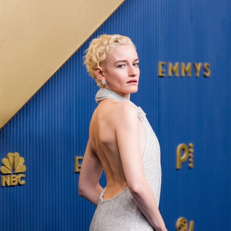 Emmy Awards 2026: Οι καλύτερες εμφανίσεις σε μια βραδιά γεμάτο glam και χρώμα