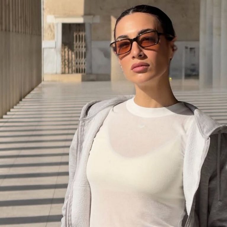 Η Ευγενία Σαμαρά φόρεσε το μαγιό της και κολύμπησε σε γεωθερμικά νερά της Ισλανδίας