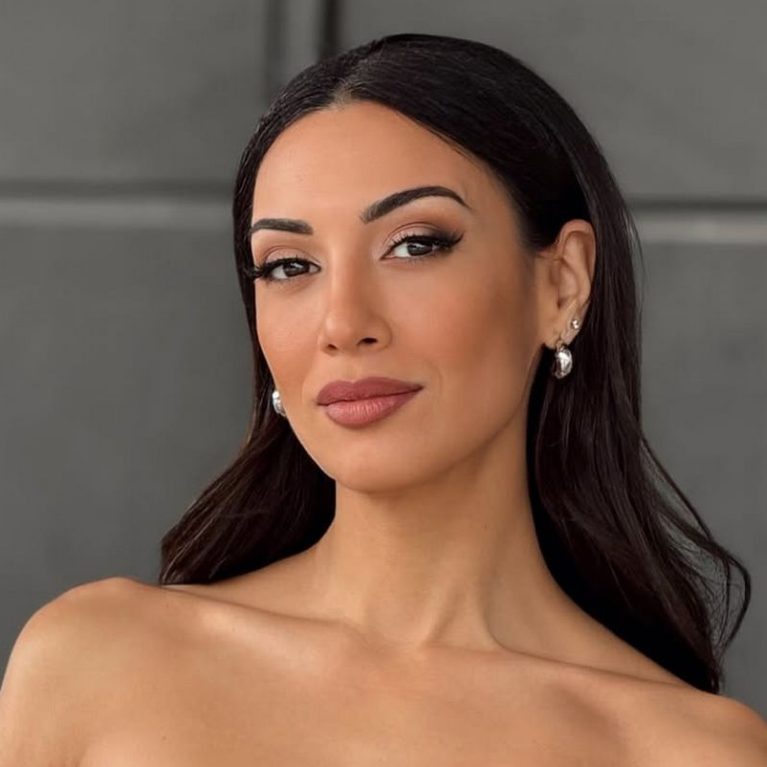 Η Ευγενία Σαμαρά μάς βάζει σε αποκριάτικο mood με μια ιδιαίτερη στολή