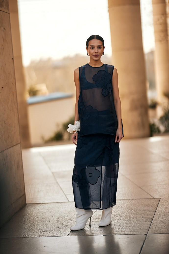 Ορατό σουτιέν: H τάση που απελευθερώνει το γυναικείο στήθος