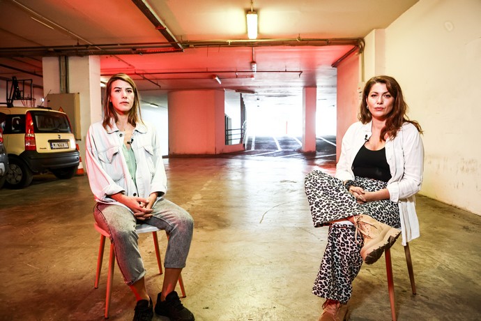 Σπασμένη Φλέβα: Καλέσαμε τις 6 ηρωίδες του Γιάννη Οικονομίδη σε ένα γκαράζ και μιλήσαμε για τοξική αρρενωπότητα και κατώτερα ένστικτα