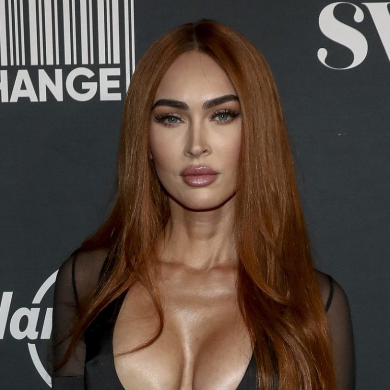 Megan Fox: Έκανε comeback στο Instagram με μαύρο κορσέ κι εσώρουχο. «Είμαι ζωντανή»