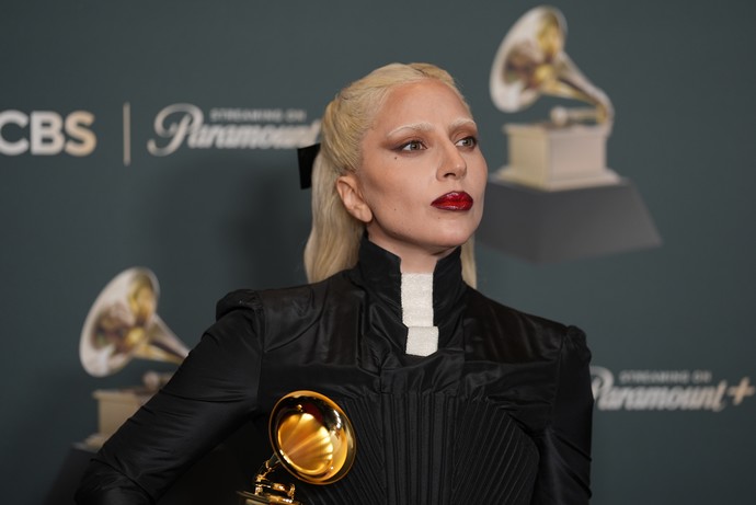 7 διάσημοι που σπαταλούν χρήματα αβέρτα