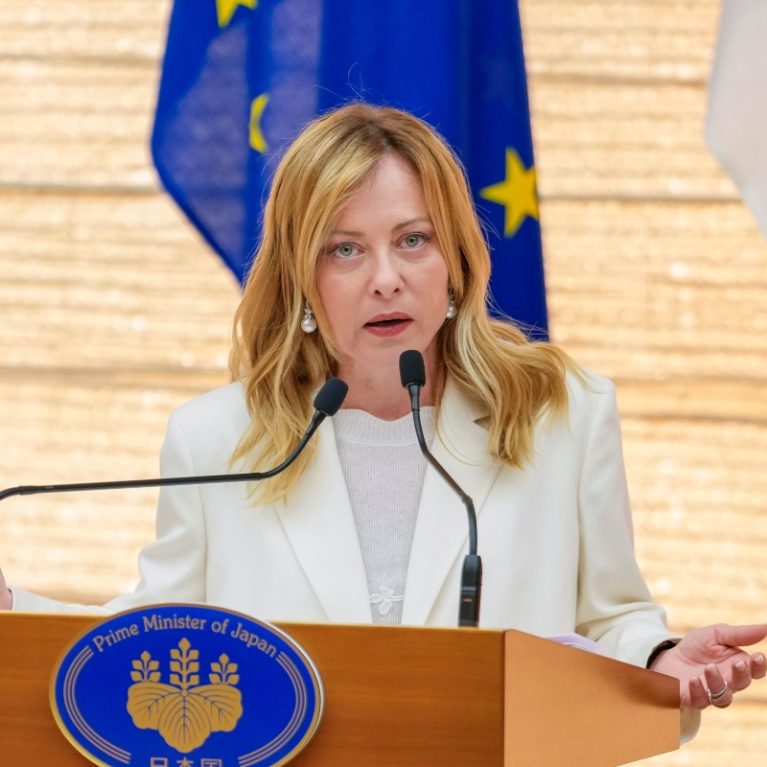 Giorgia Meloni: Ανέβασε AI φωτογραφία της με εσώρουχα για να προειδοποιήσει για τα deepfakes