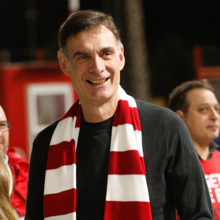 Γιώργος Μπαρτζώκας: Η σπάνια δημόσια εμφάνιση με τη σύζυγό του