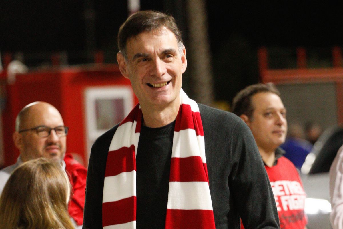 Γιώργος Μπαρτζώκας: Η σπάνια δημόσια εμφάνιση με τη σύζυγό του