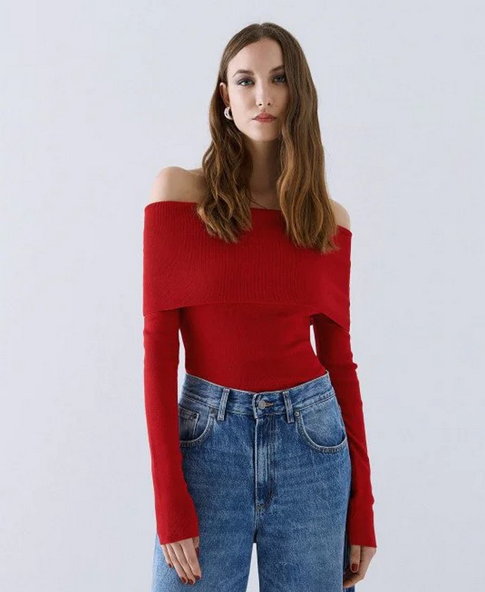 Πλεκτή έξωμη μπλούζα